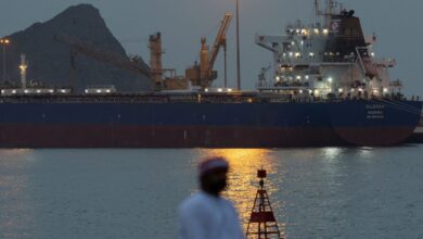 مع استمرار الهجمات على مواقع النفط، ترامب يرفض وقف إطلاق النار ويقول إن إيران "انتهت"