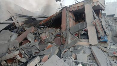 الطيران الاسرائيلي يرتكب مجزرة في بلدة حاورف وعائلة كاملة تخت الأنقاض