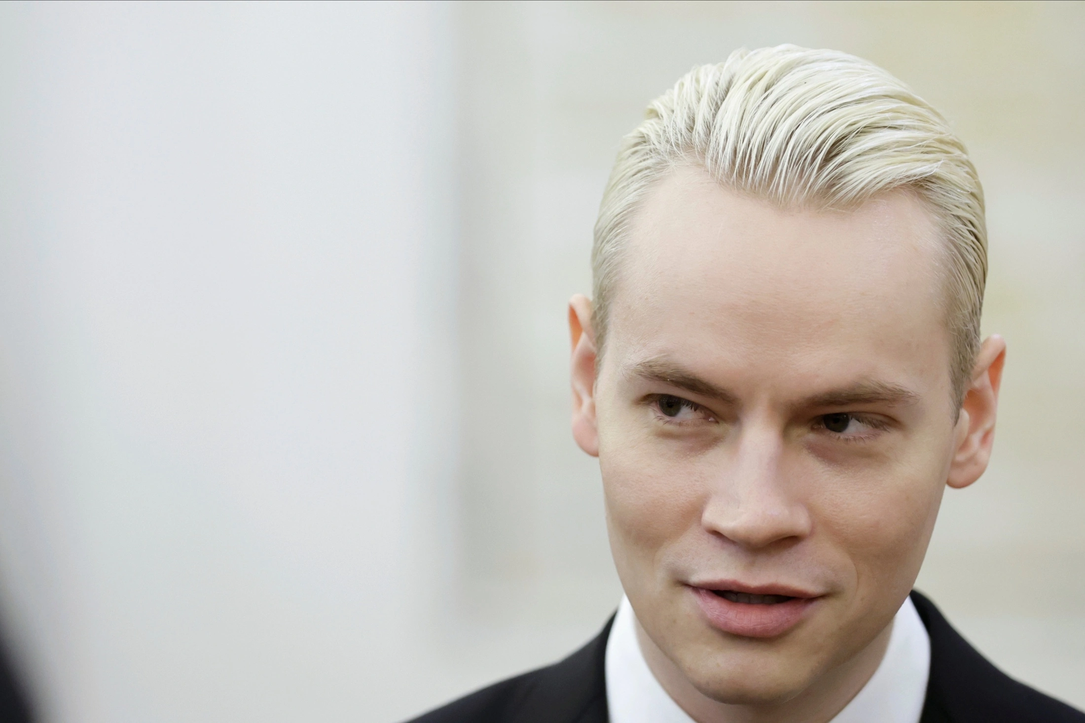 صورة توضيحية - شامان سوف يغني أغنية “لأولئك” في الحفلات لأول مرة. في موسكو وسانت بطرسبرغ