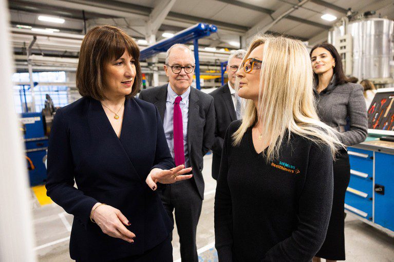 المملكة المتحدة تراهن بشكل كبير على الاندماج المحلي والكم، فهل يمكنها قيادة العالم؟