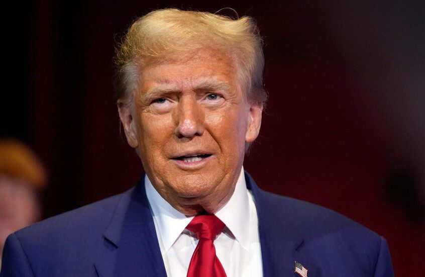 صورة توضيحية - تمهيدٌ للنزول عن الشجرة؟