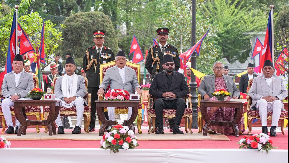 الزعيم الجديد في نيبال يطلق حملة لمكافحة الفساد