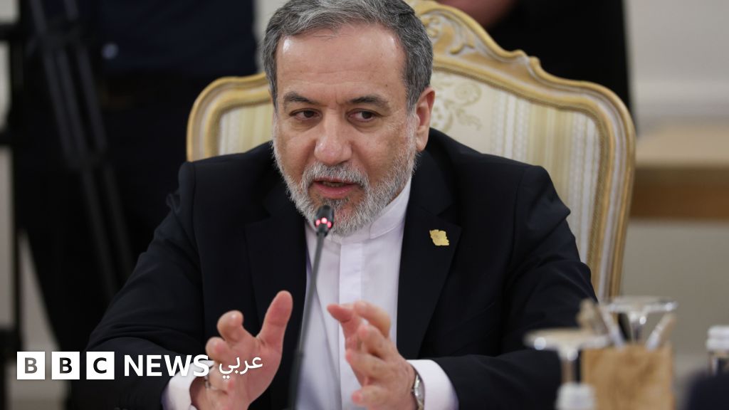 إيران تحذر لندن من أن السماح للولايات المتحدة باستخدام القواعد البريطانية يعد “مشاركة في العدوان”