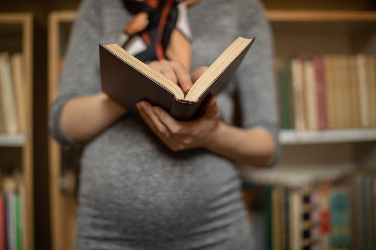 الأمومة تعرقل الحياة الأكاديمية للنساء الأمومة تعرقل الحياة الأكاديمية للنساء