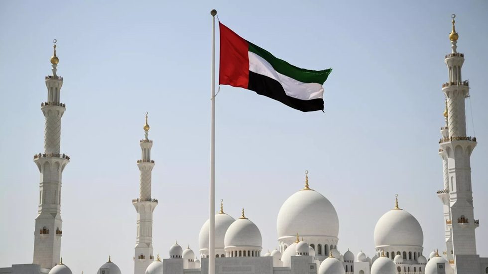 الإمارات: الدفاعات الجوية تتصدى لهجمات صاروخية وطائرات مسيرة