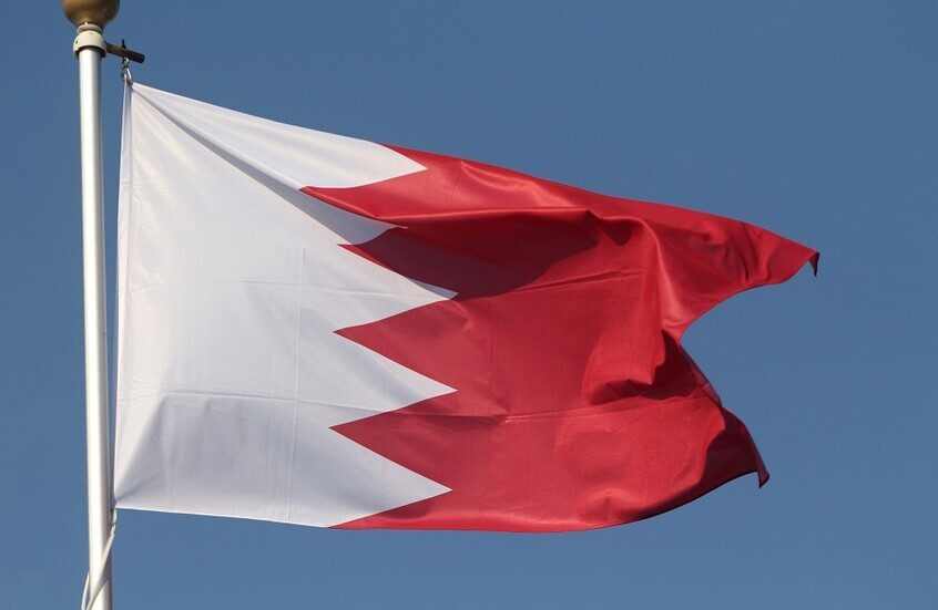 البحرين تعلن اعتراض 174 صاروخا و385 مسيرة منذ بدء الحرب.. وحظر شامل لاستخدام الدرون