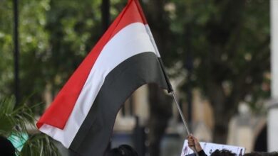 الحكومة اليمنية: الحوثيون يدافعون عن النظام الإيراني لتخفيف الضغط عنه وقرار الحرب حق حصري بيد الدولة