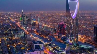 السفارة الأمريكية في الرياض تحث مواطنيها على مغادرة السعودية عبر الرحلات التجارية