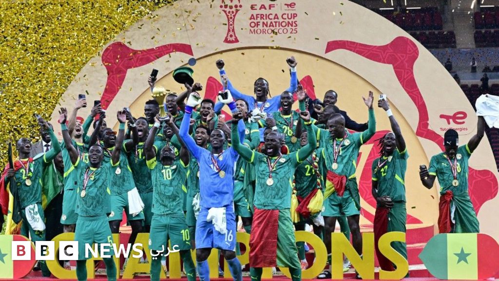 السنغال والمغرب: كيف تفاعلت الجماهير مع قرار سحب كأس أمم أفريقيا من السنغال عقب شهرين من تتويجه؟
