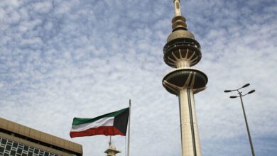 الكويت.. خروج 7 خطوط كهربائية عن الخدمة نتيجة تعرضها لأضرار جراء سقوط شظايا