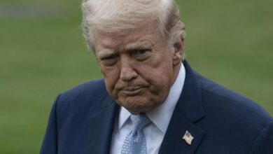 ترامب يقول إنه ينظر في “تقليص” العمليات العسكرية في إيران، و”يتعين على الدول التي تستخدم مضيق هرمز تأمينه”