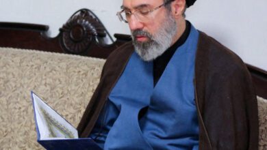 تم اختيار مجتبى خامنئي نجل المرشد الأعلى الإيراني الراحل ليحل محل والده