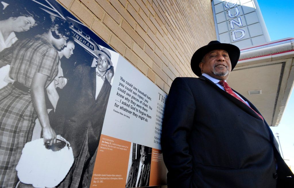 توفي برنارد لافاييت، منظم حقوق التصويت في منظمة Freedom Rider وSelma، عن عمر يناهز 85 عامًا