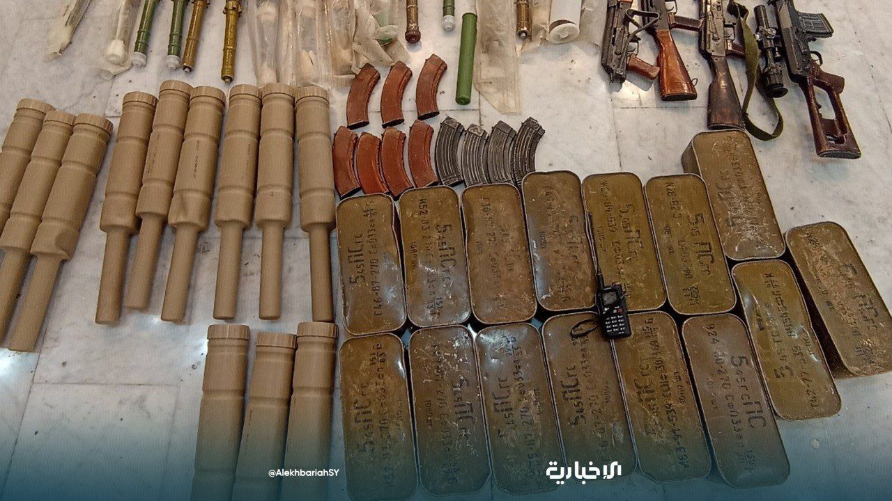 حرس الحدود السوري يحبط محاولة تهريب أسلحة على الحدود مع لبنان (صور) حرس الحدود السوري يحبط محاولة تهريب أسلحة على الحدود مع لبنان (صور)