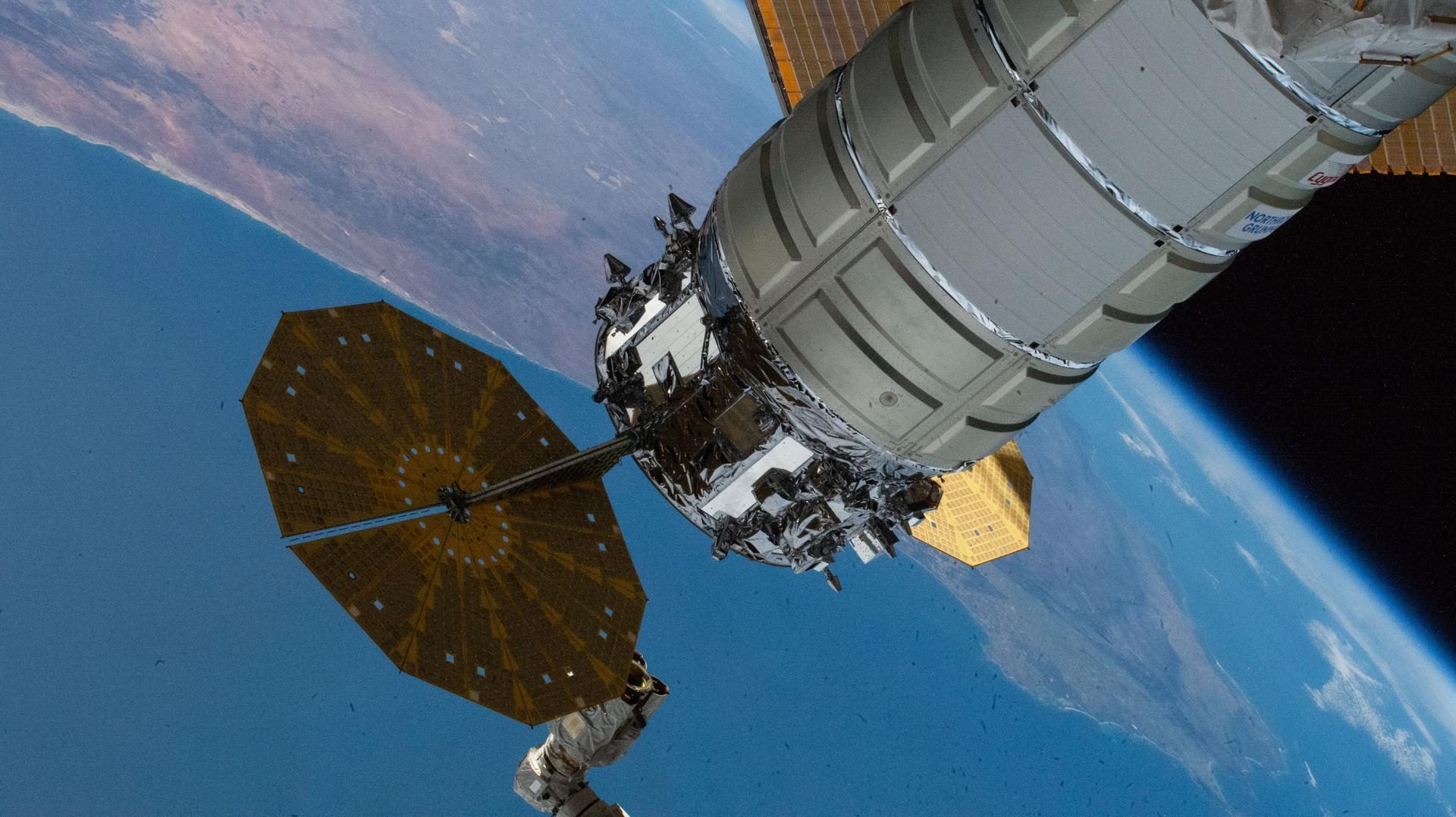 شاهد مركبة الشحن الفضائية الأولى “Cygnus XL” التابعة لشركة Nohrop Grumman تغادر المحطة الفضائية في 12 مارس