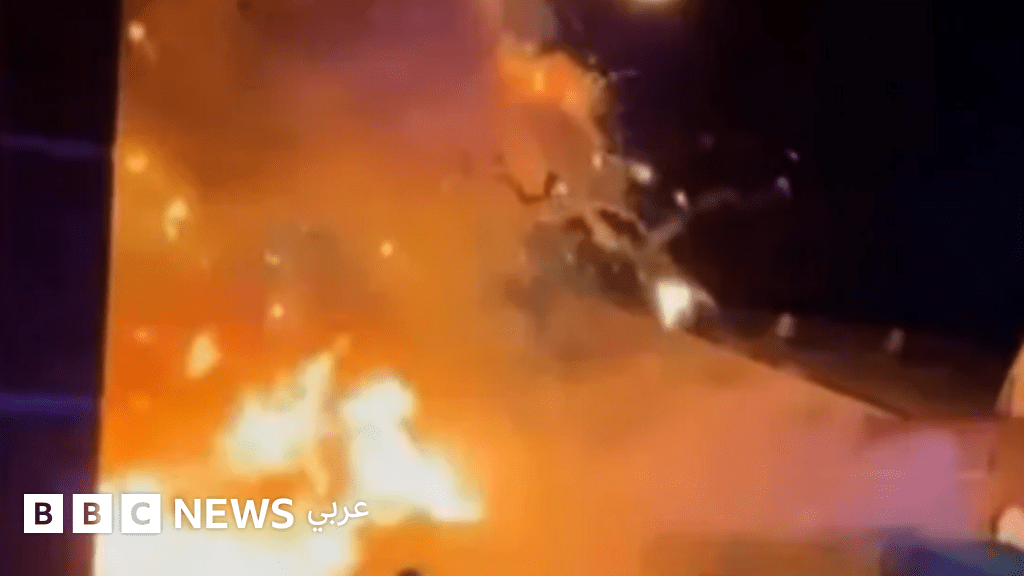 شرطة لندن: حادثة حرق سيارات الإسعاف التابعة للمنظمة اليهودية تُعامل كـ”جريمة كراهية معادية للسامية”
