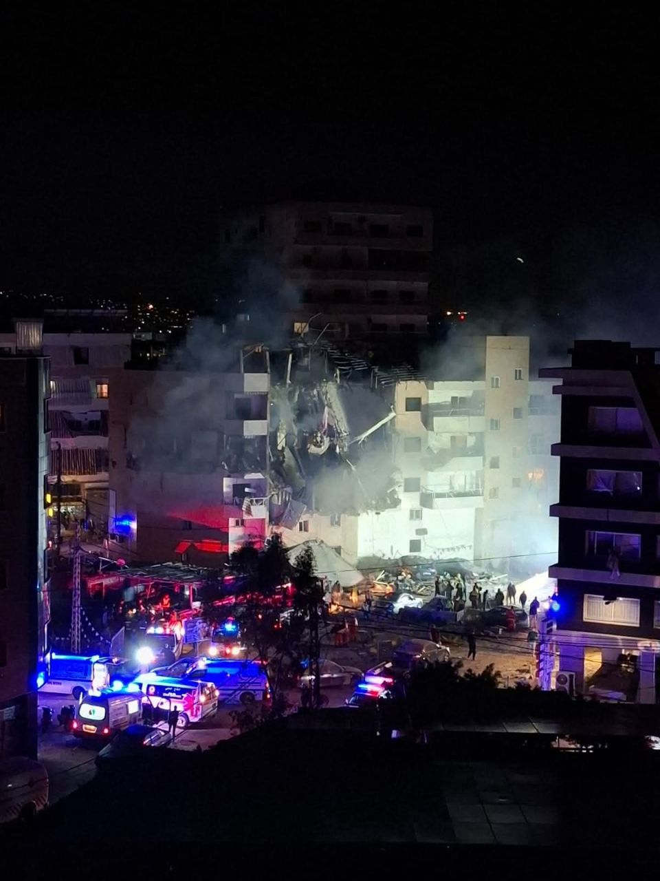 شهيد و14 جريح بغارة استهدفت مبنى سكني مقابل مستشفى جبل عامل في