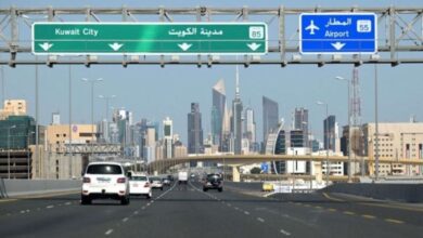 فرق الإطفاء تكافح حريق خزانات الوقود بمطار الكويت الدولي