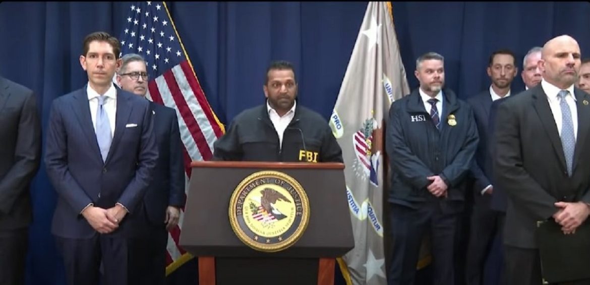 قراصنة موالون لإيران يخترقون الحساب الشخصي لمدير FBI