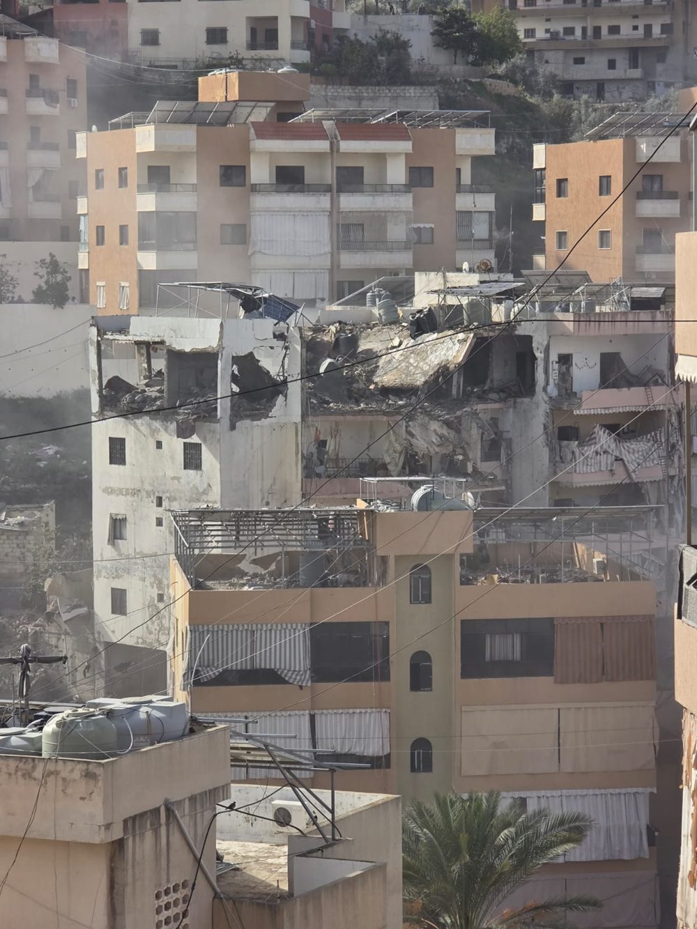 لبنان | 12 يومًا من العدوان الإسرائيلي على لبنان غارات مستمرة تطال المدنيين ومجزرة إثر غارة استهدفت الفوار بمدينة صيدا