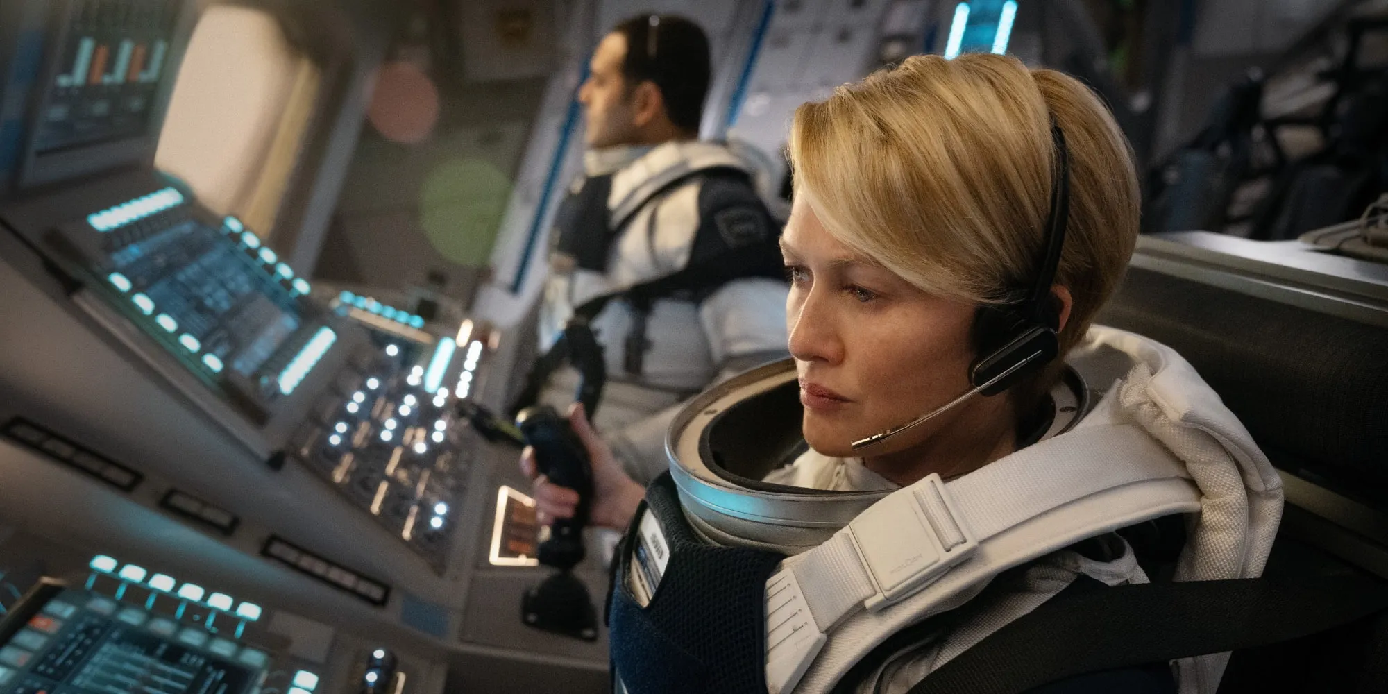 لدى Apple TV سلسلتين رئيسيتين من أفلام الخيال العلمي يتم بثهما الآن، وسيتوفر المزيد قريبًا