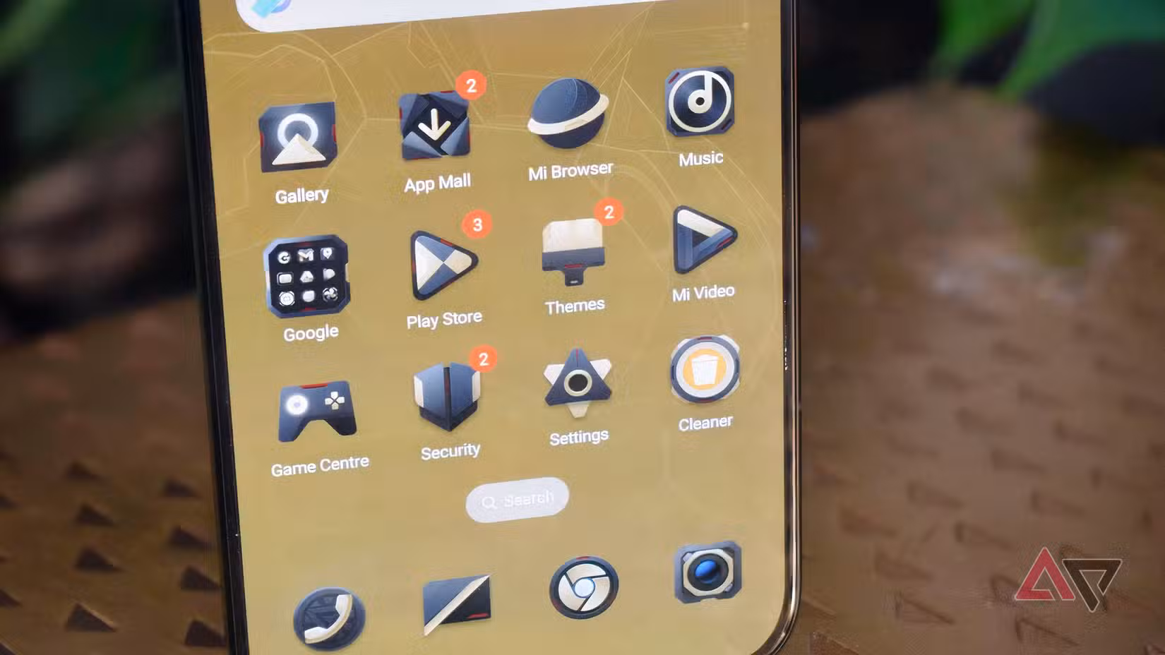 لقد كنت أستخدم نظام Android الجديد الذي يحمل سمة الرجل الحديدي لمدة أسبوعين، وقد علمني ما الذي يجعل الهاتف ذو السمة رائعًا