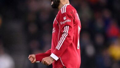 محمد صلاح يتفوق على واين روني ويرد عليه في الملعب (فيديو)