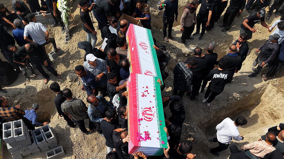 من قصف مدرسة ميناب الابتدائية في إيران؟ – أخبار RT العالمية