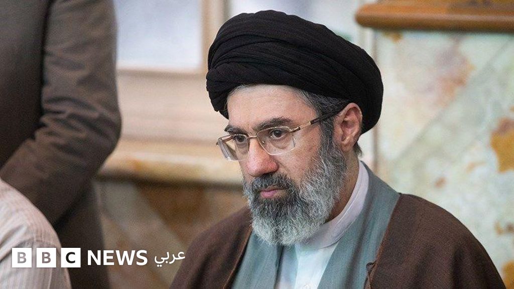 من هو مجتبى خامنئي المرشح لخلافة المرشد الأعلى؟