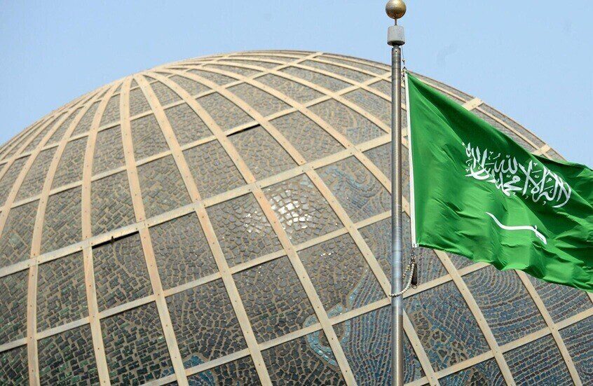 وزارة الدفاع السعودية: التصدي لعشرات الطائرات المسيرة