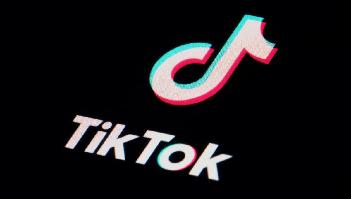 يقاضي المسؤولون التنفيذيون في شركات التكنولوجيا الكبرى ترامب وبوندي بشأن صفقة TikTok