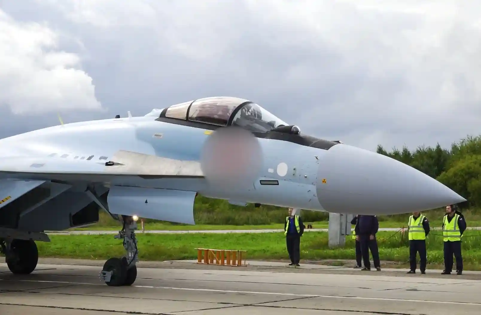 الجيش الروسي يتسلّم مقاتلات جديدة من طراز سو 35 webp