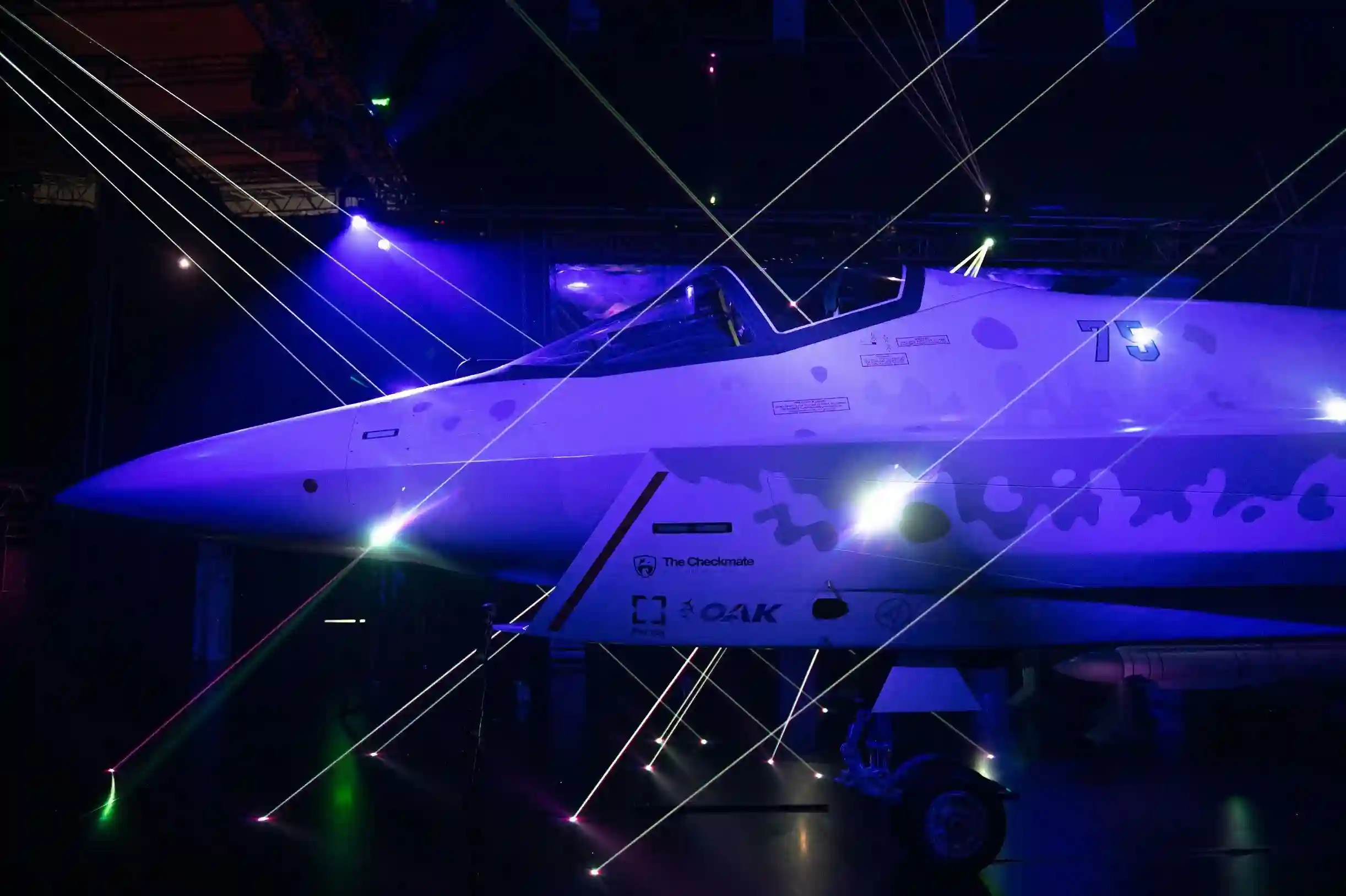 روسيا تبدأ تصنيع النماذج الأولية من مقاتلتها الشبحية الجديدة Su 75 تشيكمِيت 1 webp