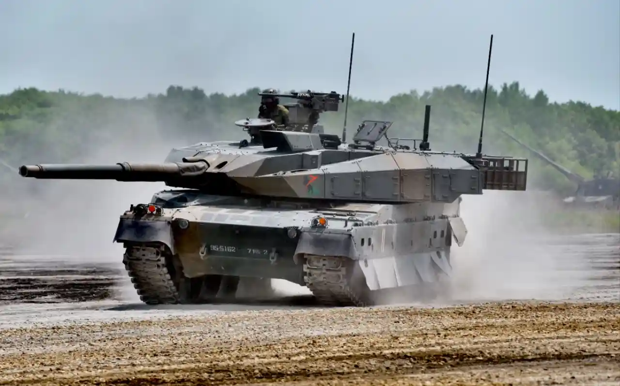 مقتل ثلاثة جنود يابانيين إثر انفجار قذيفة داخل دبابة من طراز Type 10 webp