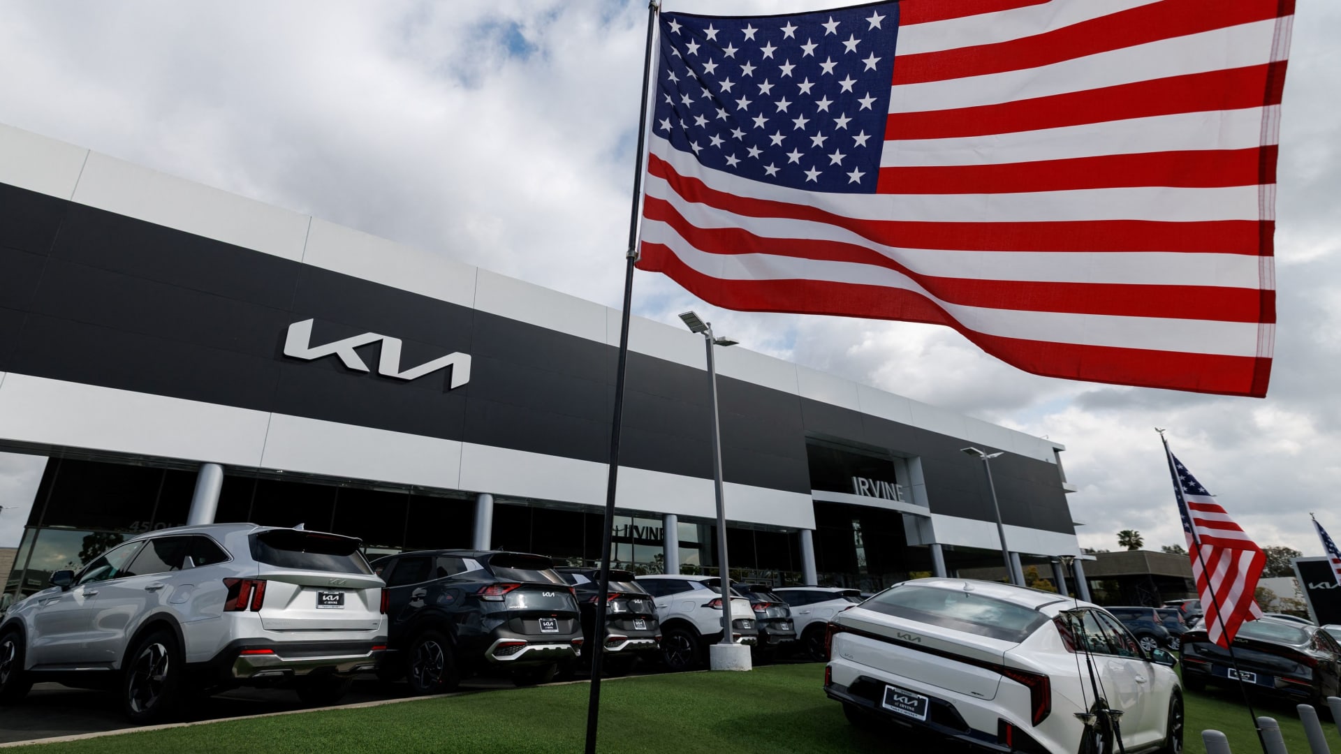 108135468 17454212552025 03 27t193216z 72011009 rc2sldaxa49u rtrmadp 0 usa trump tariffs autos jpeg