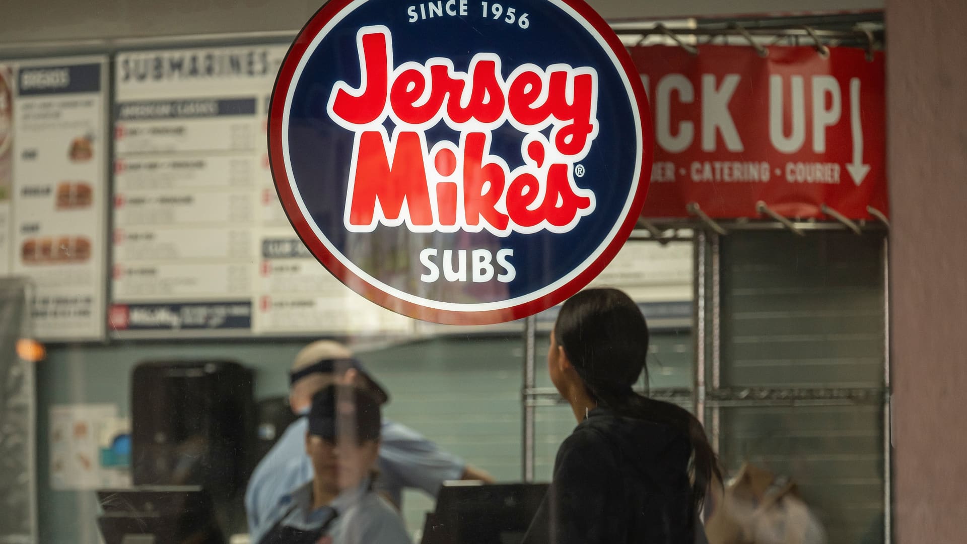 108250811 1767996082280 gettyimages 2185282739 BLACKSTONE JERSEY MIKES jpeg