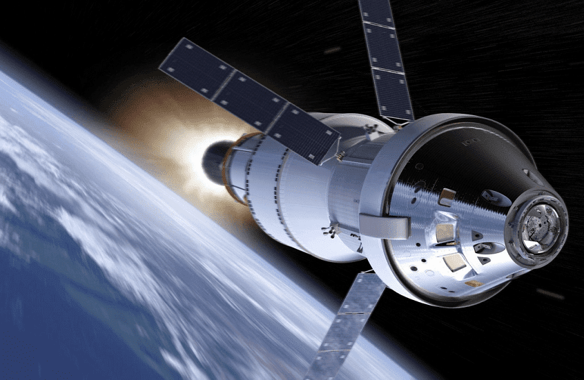 بعد تحليقها حول القمر..  