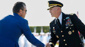 هيجسيث يقيل ضابطًا كبيرًا بالجيش الأمريكي بسبب خلاف حول 