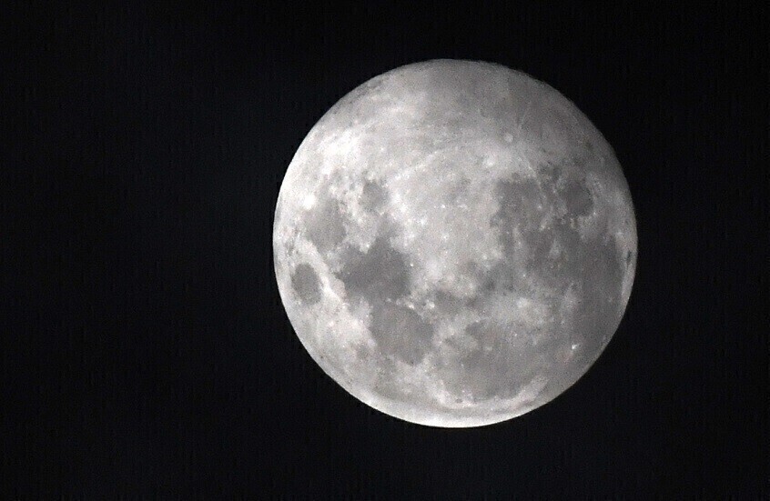 اكتشاف معدنين جديدين في التربة القمرية التي جلبتها مركبة صينية إلى الأرض