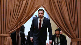 عضو الوفد الإيراني يرفع الغطاء عن المحادثات مع أمريكا (فيديو)