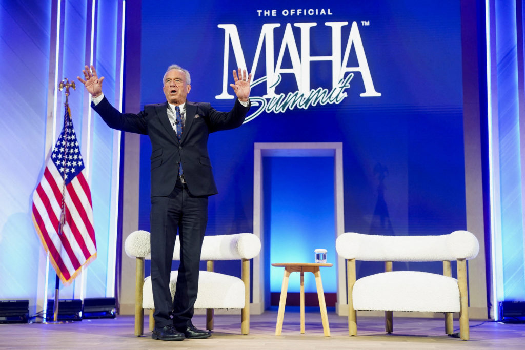 2026 03 31T214832Z 265631365 RC25VHAAIBVI RTRMADP 3 USA HEALTH VACINE KENNEDY 1024  215 683 jpg