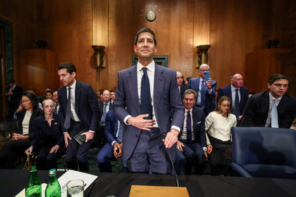 2026 04 21T164658Z 659763823 RC2STKAJEY4V RTRMADP 3 USA FED WARSH 1024  215 683 jpg