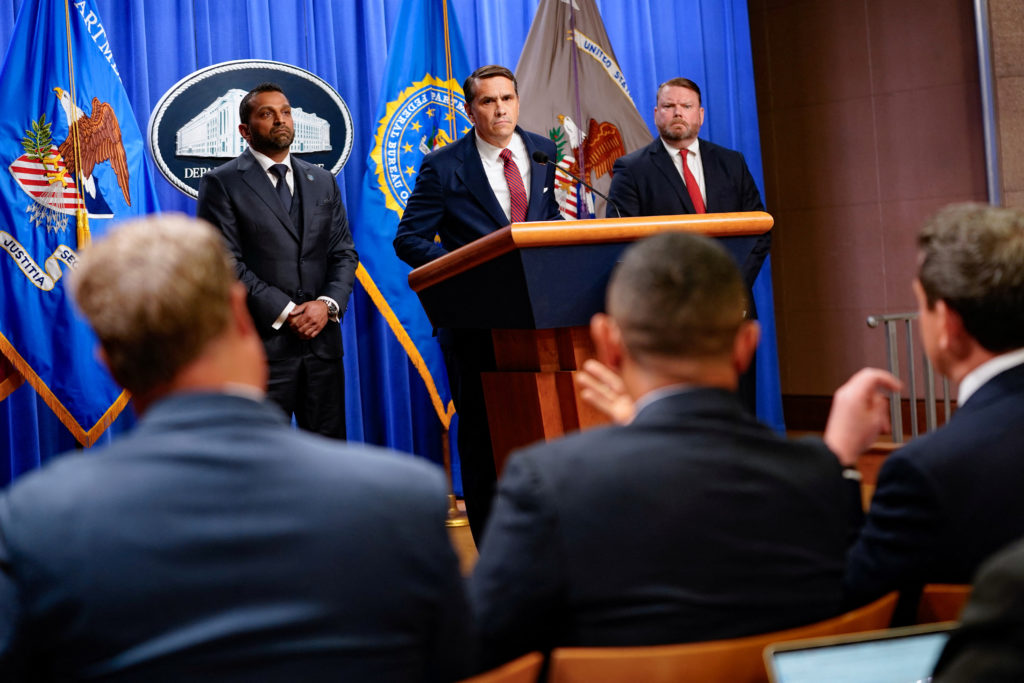 2026 04 28T210241Z 730714780 RC2LYKA1CJJT RTRMADP 3 USA TRUMP COMEY 1024  215 683 jpg