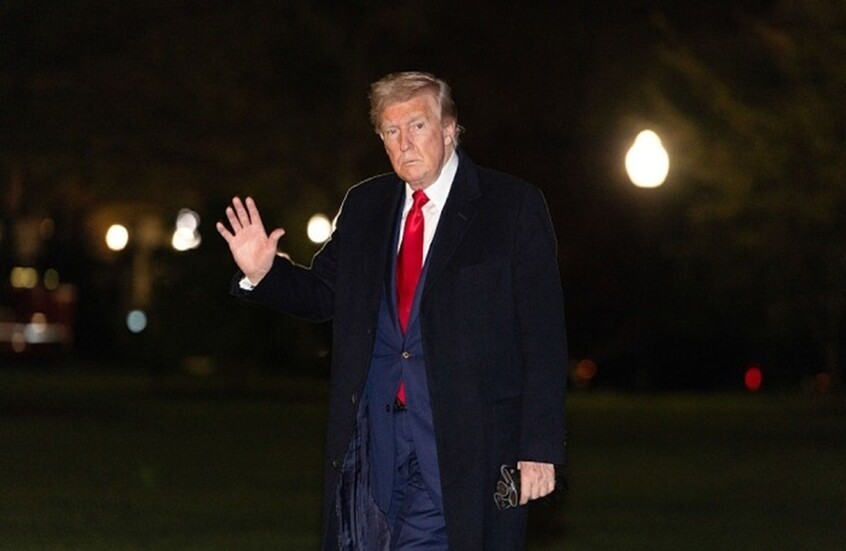 ترامب يطلب السماح بمرور السفن الأمريكية مجانا من قناتي السويس وبنما