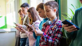 فرنسا تتحرك لحظر وسائل التواصل الاجتماعي للقاصرين