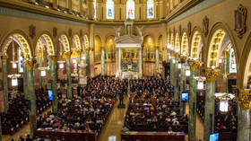 تسعى الأبرشية الكاثوليكية الأمريكية إلى تسوية 1100 قضية اعتداء جنسي على الأطفال