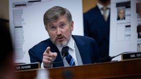 نائب أمريكي يتهم ترامب بمحاولة دفن إبستين مع إيران