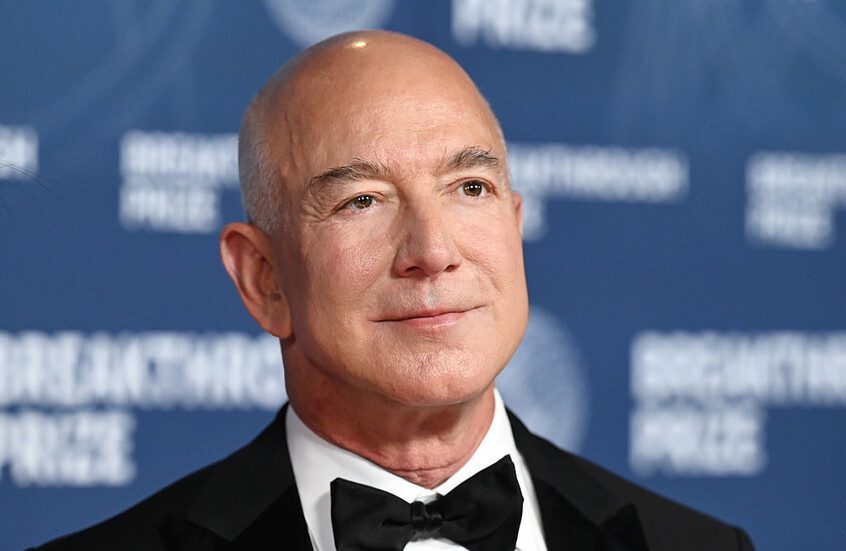 تحالف بين بيزوس وناسا لتطوير درع فضائي ضد الكويكبات