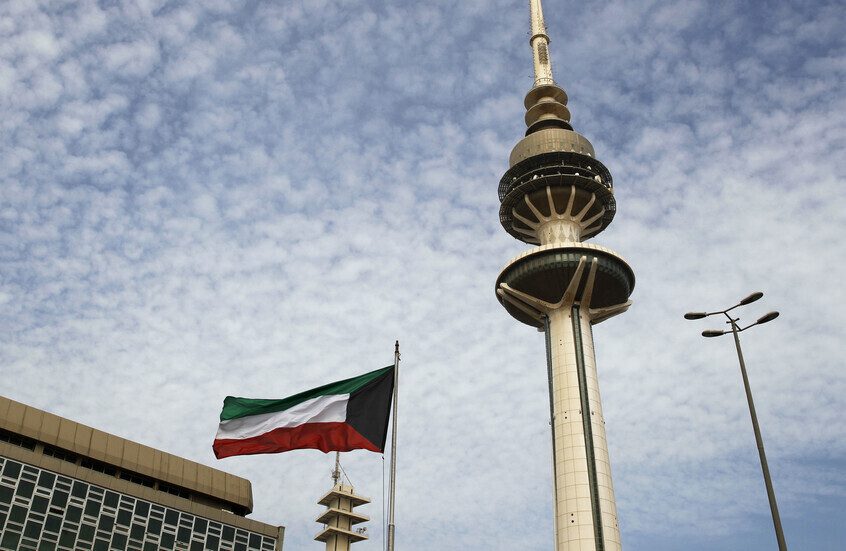 الكويت.. قتيل وأضرار مادية جسيمة في هجوم إيراني على محطة للكهرباء وتقطير المياه