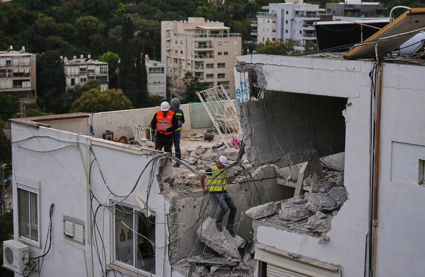 رشقة صاروخية كبيرة من جنوب لبنان تستهدف الجليل في هجوم واسع ومتواصل لحزب الله على إسرائيل